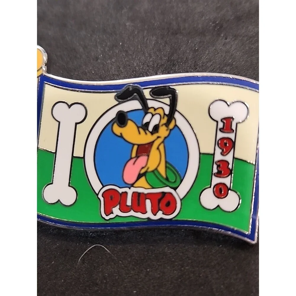 Disney Pin Pluto Dog 1930‎ Character Flag Mystery WDW LE Limited Ed. 250 69844